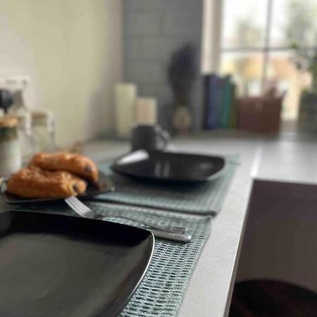 One Bedroom Putney Village Flat Londra Esterno foto