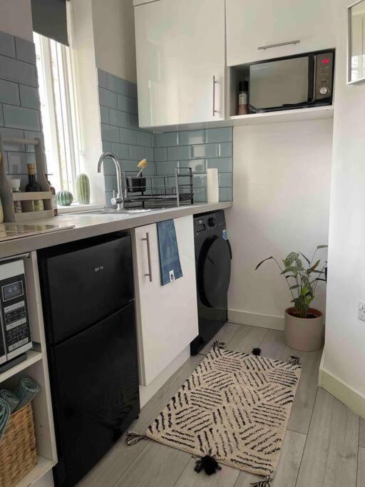 One Bedroom Putney Village Flat Londra Esterno foto