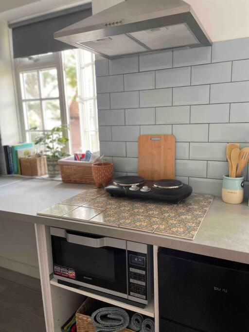 One Bedroom Putney Village Flat Londra Esterno foto