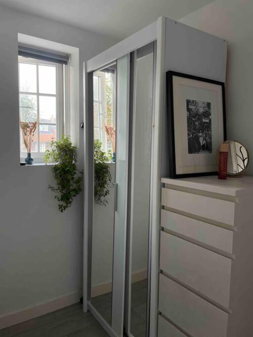One Bedroom Putney Village Flat Londra Esterno foto
