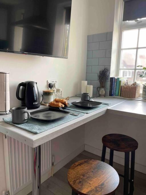 One Bedroom Putney Village Flat Londra Esterno foto