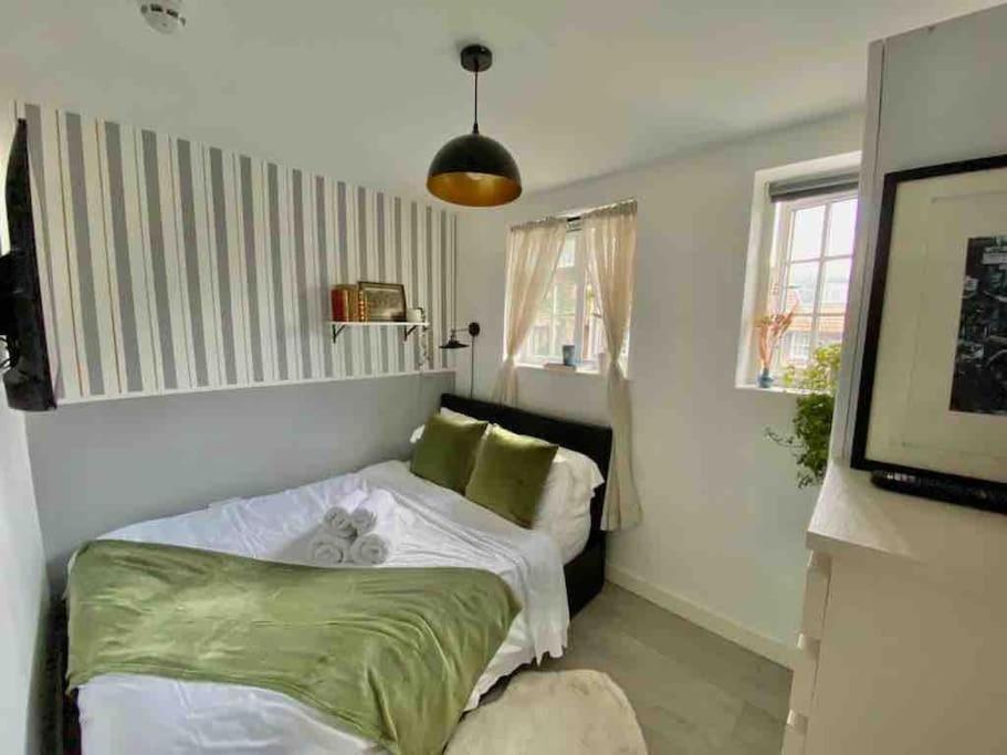 One Bedroom Putney Village Flat Londra Esterno foto